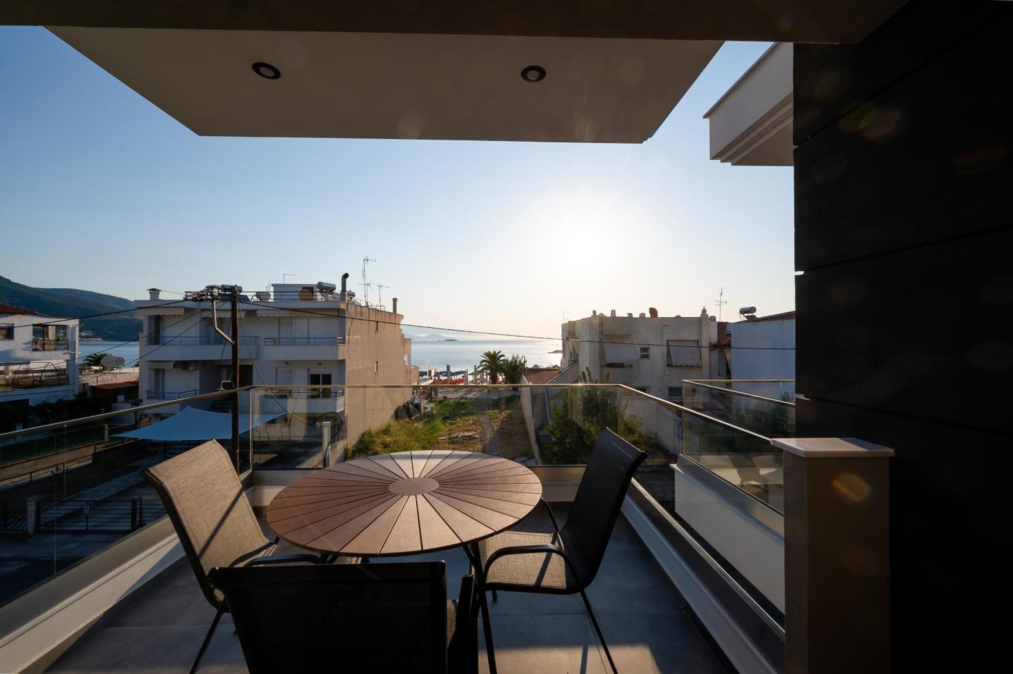 Blue Wave Luxury Suites Nea Iraklitsa Bilik gambar